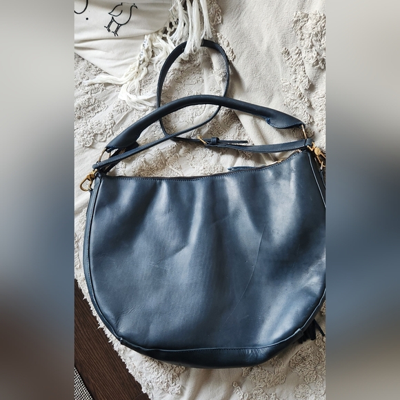 Stunning navy leather large purse - Picture 2 of 4